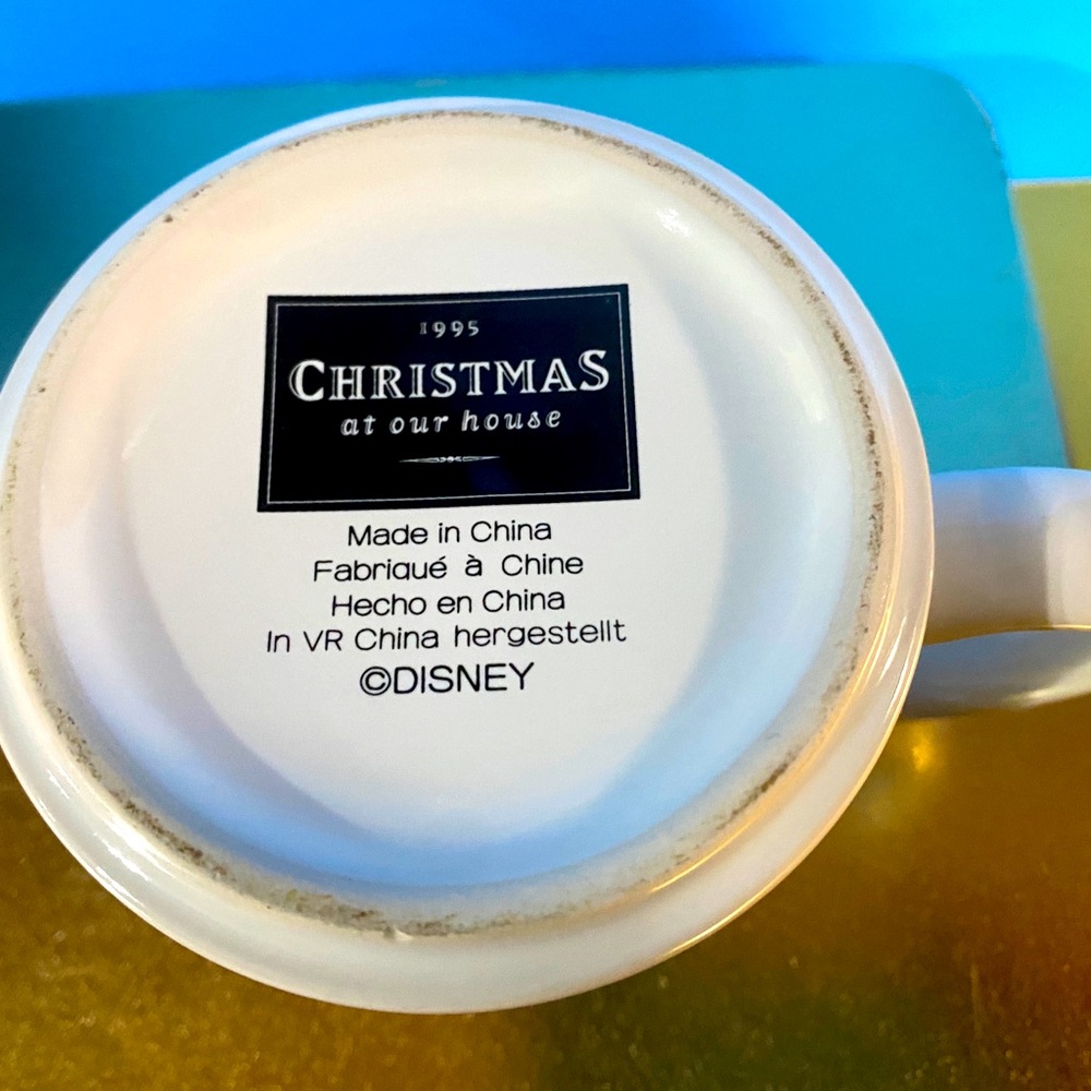 DISNEY STORE VTG 1995 CHRISTMAS WINNIE THE POOH COLLECTIBLE CERAMIC MUG - Picture 12 of 13